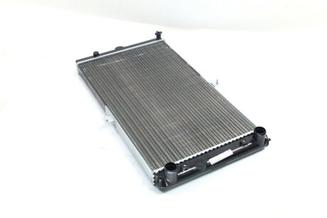 Радіатори вод. охолодж. ВАЗ 2110,-11,-12 (інж.) NISSENS 623552