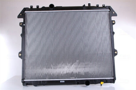 Радиатор охлаждения TOYOTA HI-LUX VII (AN10, AN20) (05-) 2.5 TD NISSENS 646939