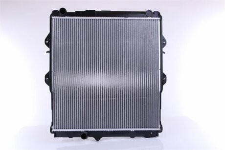 Радиатор охлаждения TOYOTA HI-LUX 2,0 TD 97- NISSENS 64698