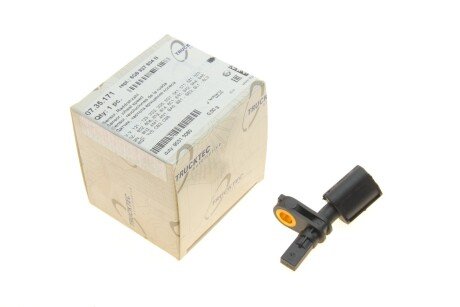 Датчик ABS (передній) VW Caddy 20-/Golf VII/Passat/Skoda Roomster 08- (R) AUTOMOTIVE UA63 TRUCKTEC 07.35.171